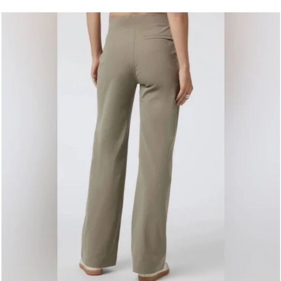 Vuori Taupe Meta Wide-Leg Pants size Large - Picture 3 of 11